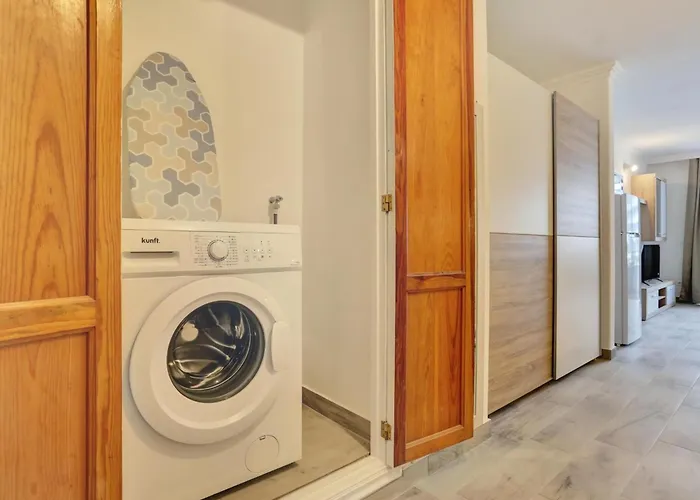 Holidays Studio, Pool, Air Con, Terrace 아파트