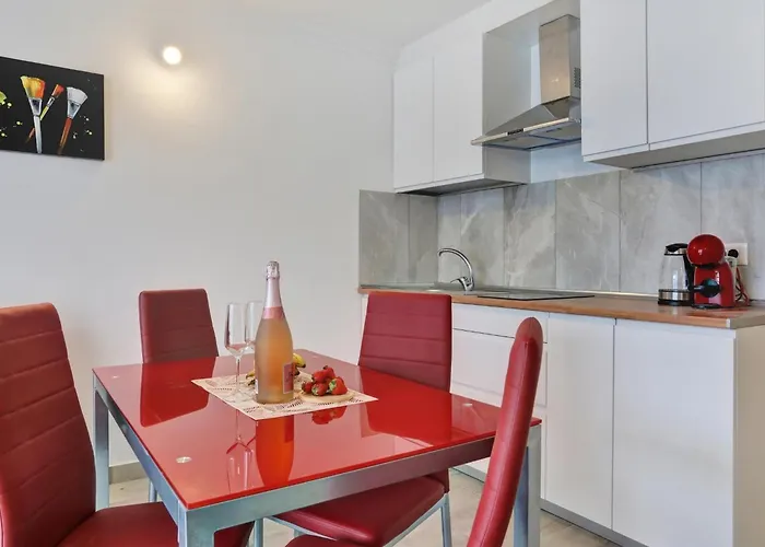 아파트 Holidays Studio, Pool, Air Con, Terrace