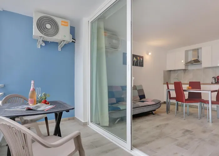 아파트 Holidays Studio, Pool, Air Con, Terrace