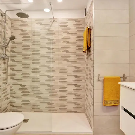 Holidays Studio, Pool, Air Con, Terrace Apartman *