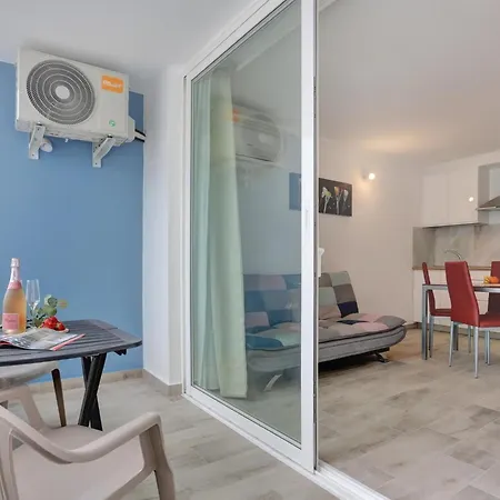 Apartman Holidays Studio, Pool, Air Con, Terrace