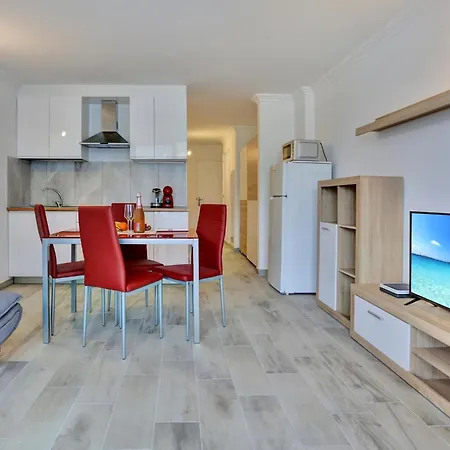 Apartman Holidays Studio, Pool, Air Con, Terrace *